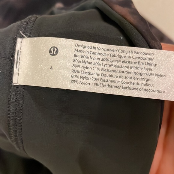 Lululemon Aligh reversible bra size 4. Light support. - Picture 4 of 6